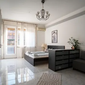  Appartamento Madach Square